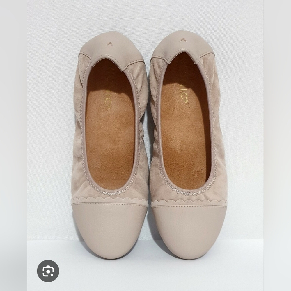 Vionic Women's Beige/Taupe Scallop Ballet Flats